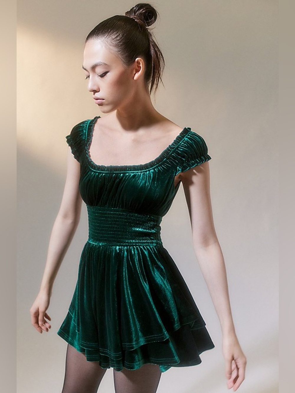 Uo Rosie Velvet Smocked Romper In Green - Picture 4 of 4